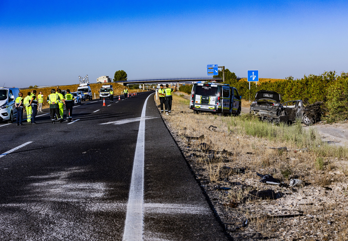 Accidente de tráfico en la  la autovía de Daimiel  A 43 termino de Torralba con dos fallecidos y un herido grave, por un choque frontal provocado por un kamikace en dirección contraria de la autovía dirección Daimiel, Guardia Civil, trafico, suceso,   / RUEDA VILLAVERDE