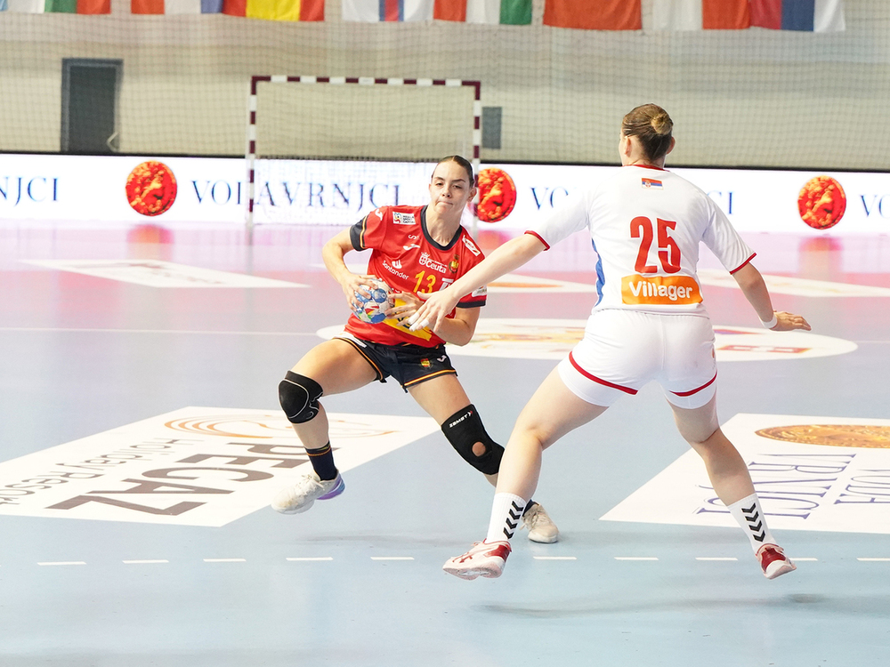 Esther Martín-Buro, en un partido con la selección española.