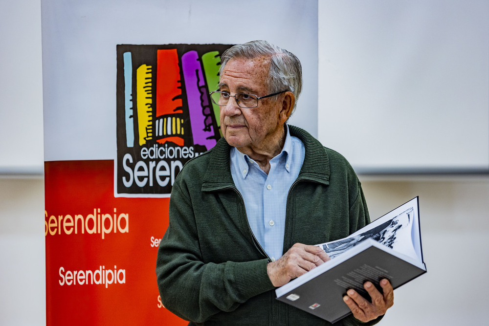 Selas, antes de comenzar su comparecencia ante los medios.