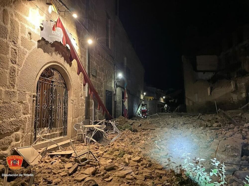 Se derrumba la fachada de un edificio BIC de Oropesa