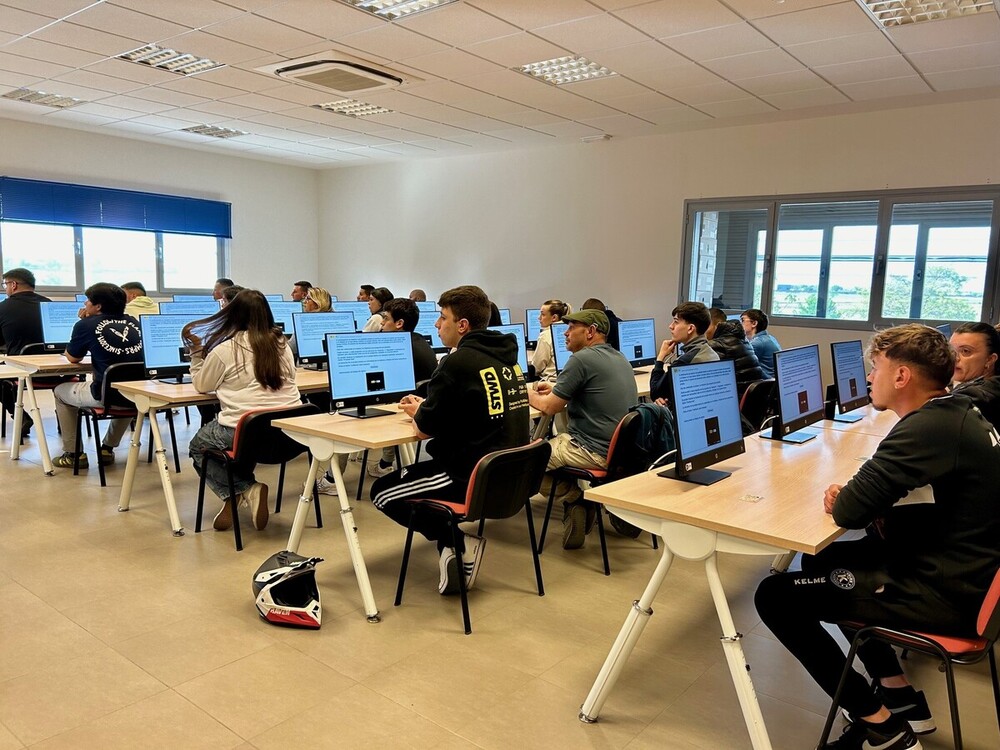 Tomelloso estrena el centro de examen desplazado informatizado