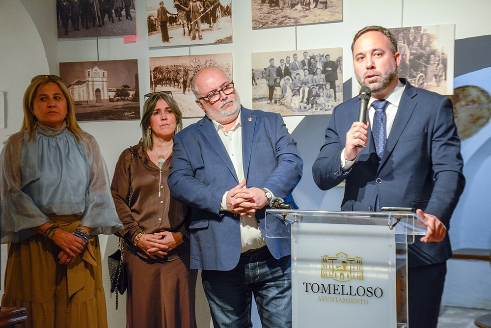 Exposición con 400 imágenes de la historia de la Romería