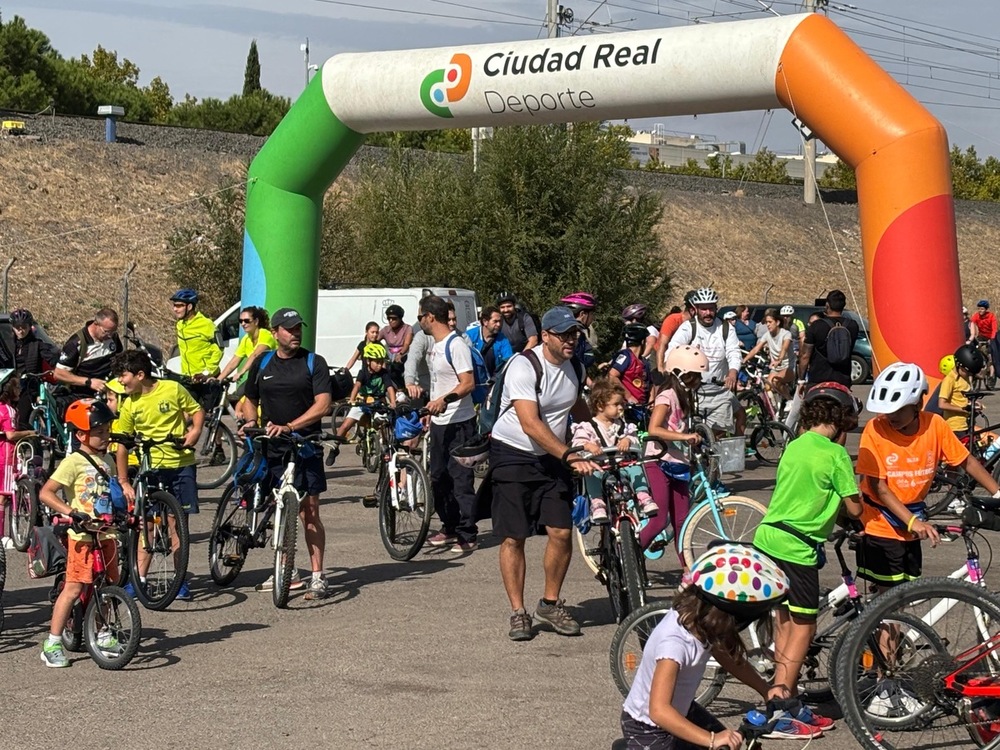 2.500 personas participan en el Día de la Bicicleta