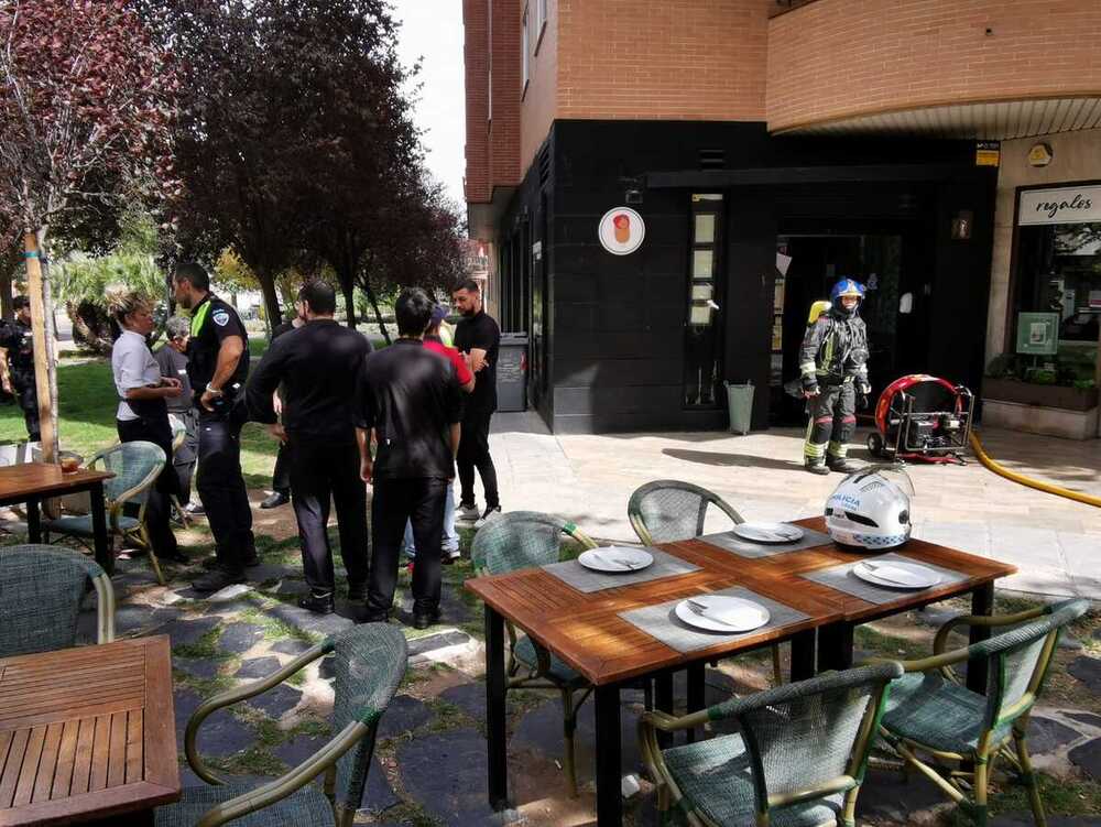 Dos heridos por el incendio en una cocina de un bar