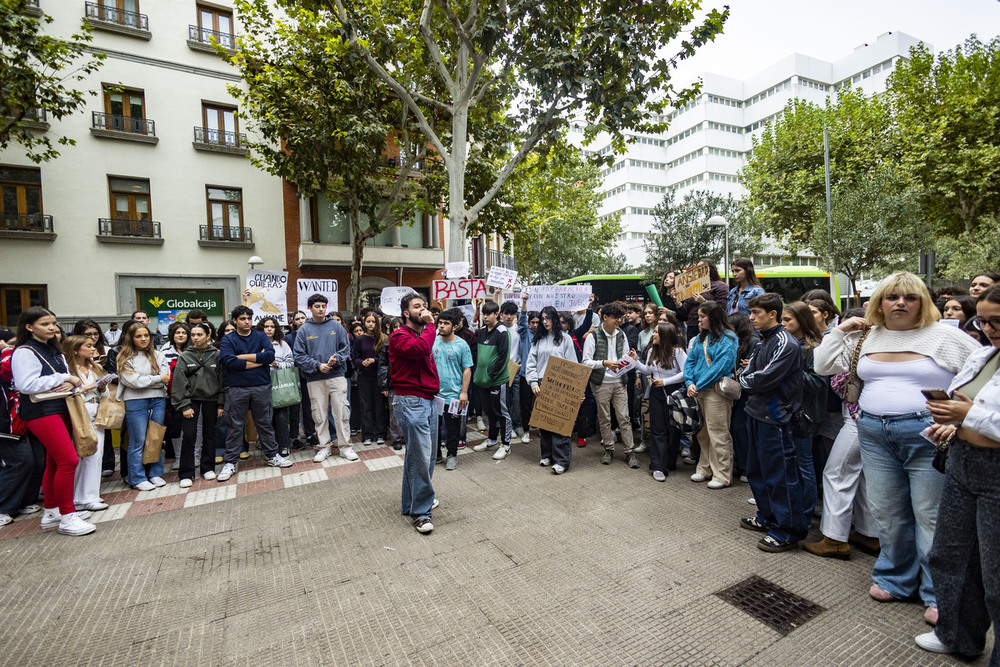 Estudiantes reclaman en Educación saber cómo será la PAU