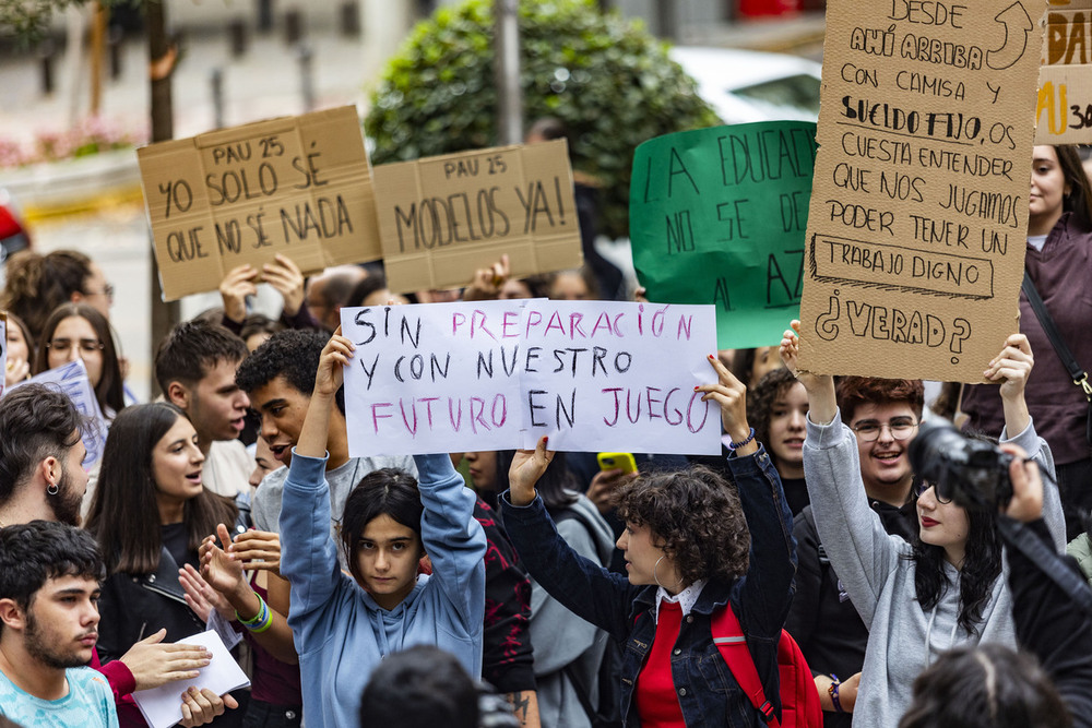 Estudiantes reclaman en Educación saber cómo será la PAU