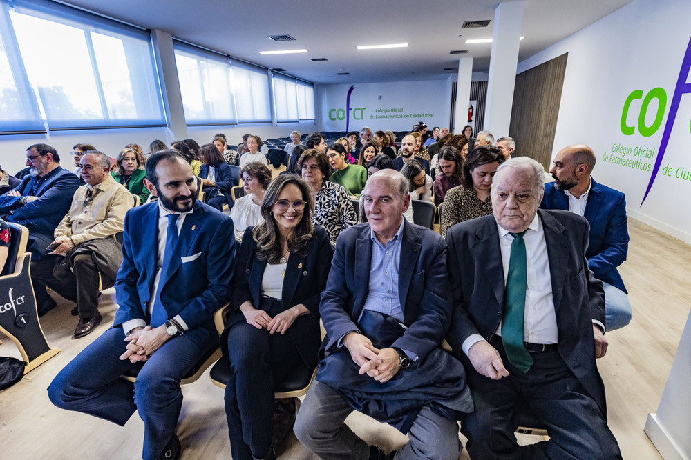 Cuatro de los anteriores presidentes homenajeados, Rogelio Bustos, Antonio González, Ana López Casero y Francisco José Izquierdo (de derecha a izquierda).