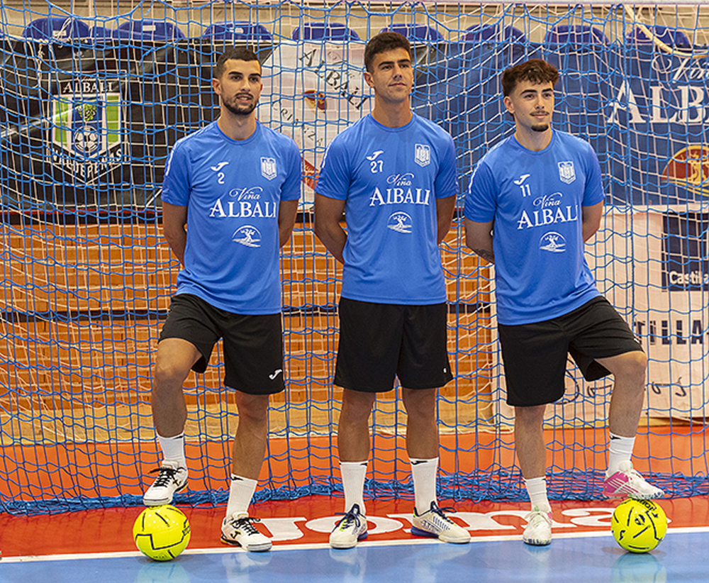 Las tres incorporaciones del equipo: José Mario, Carlos Gómez y Carrasco (de izquierda a derecha).