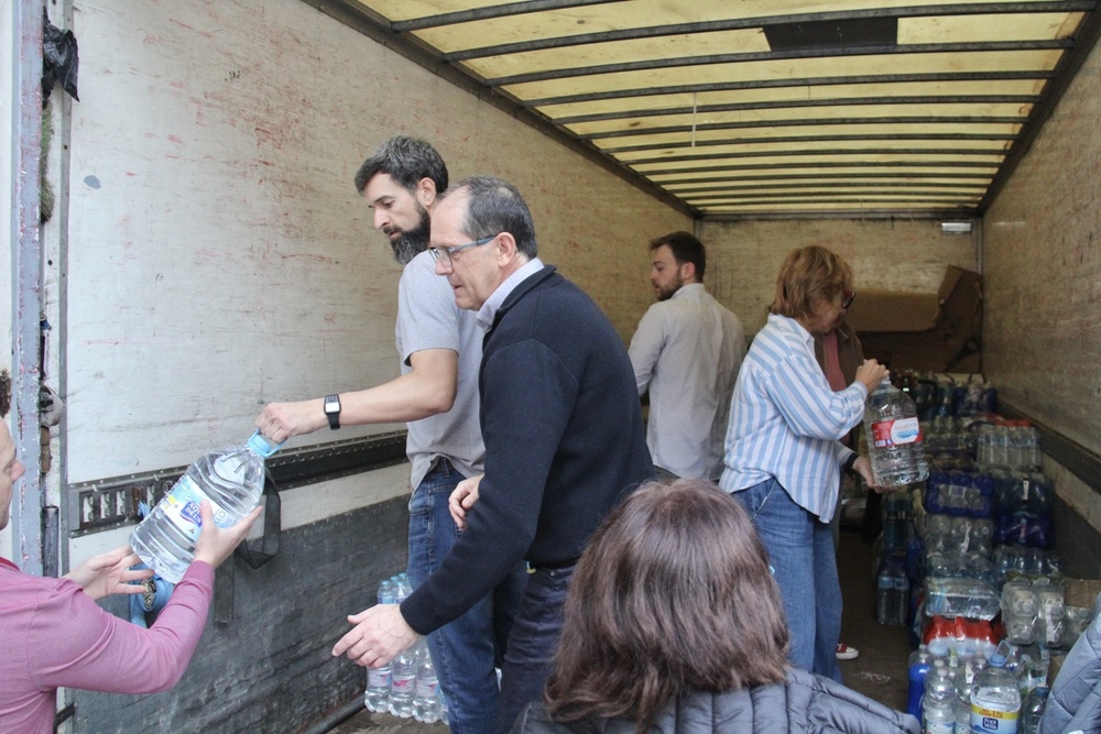 Alcázar envía alrededor de 20 toneladas de ayuda por la DANA