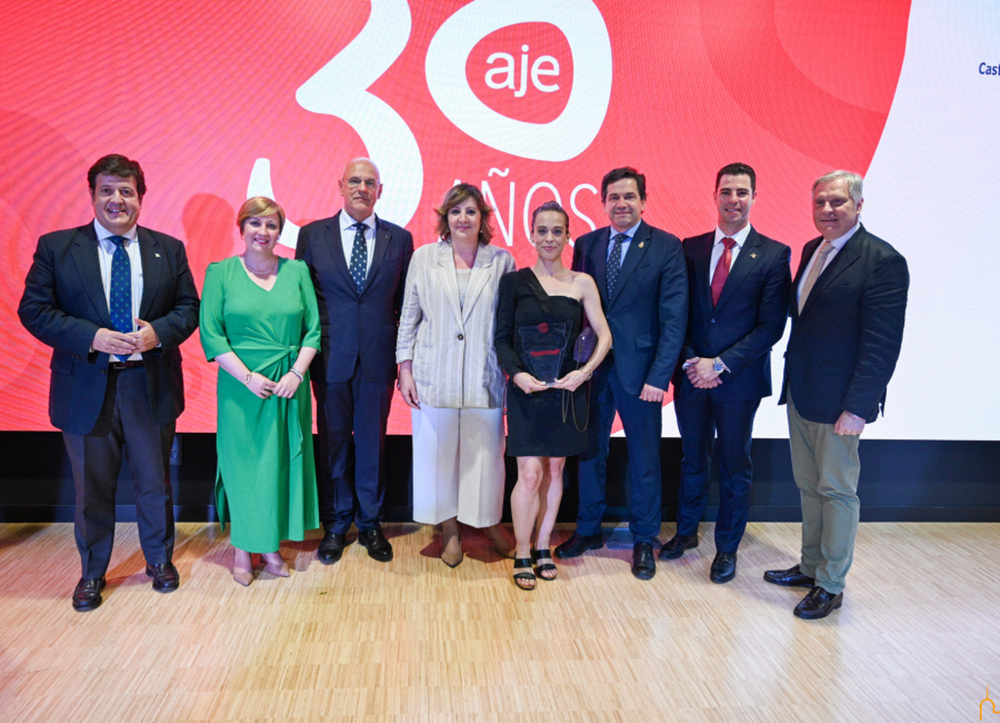 Valverde felicita a AJE por sus 30 años de asesoramiento 