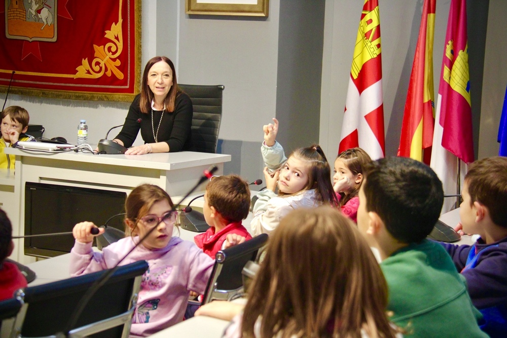 Alumnos del 'Juan de Austria' visitan el Ayuntamiento 