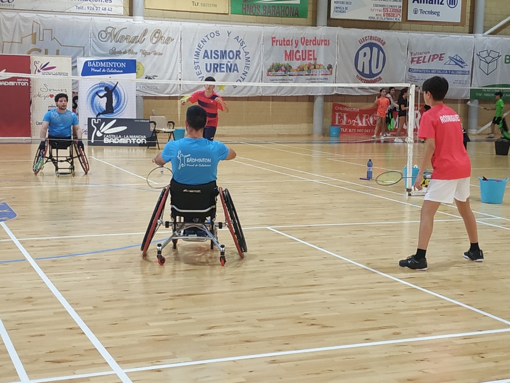 Intensa jornada de bádminton en Moral