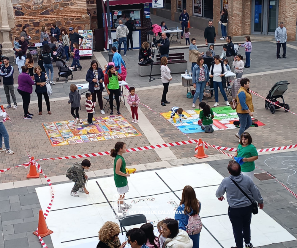 Juegos 'de toda la vida' toman la plaza de España de Bolaños