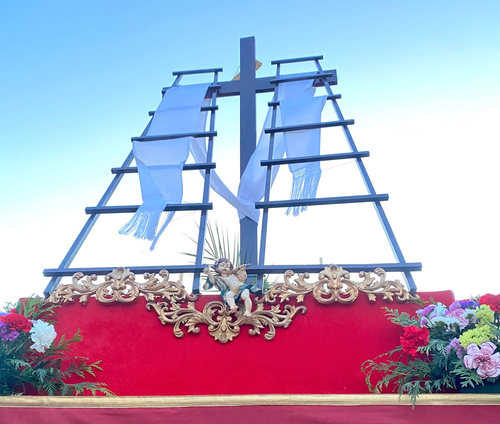 La Cruz de Mayo de El Capirote recorre El Poblado