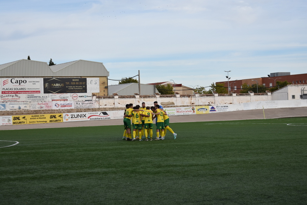 Los jugadores hicieron piña antes de empezar el encuentro.