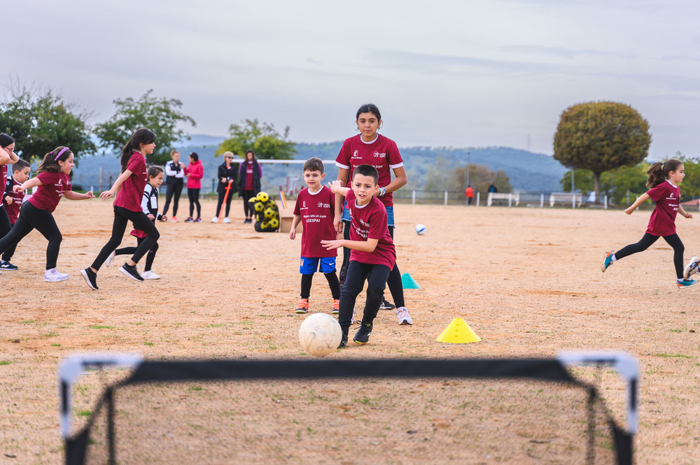 El CRA Valle de Alcudia estrena ‘Ninguna niña sin jugar'