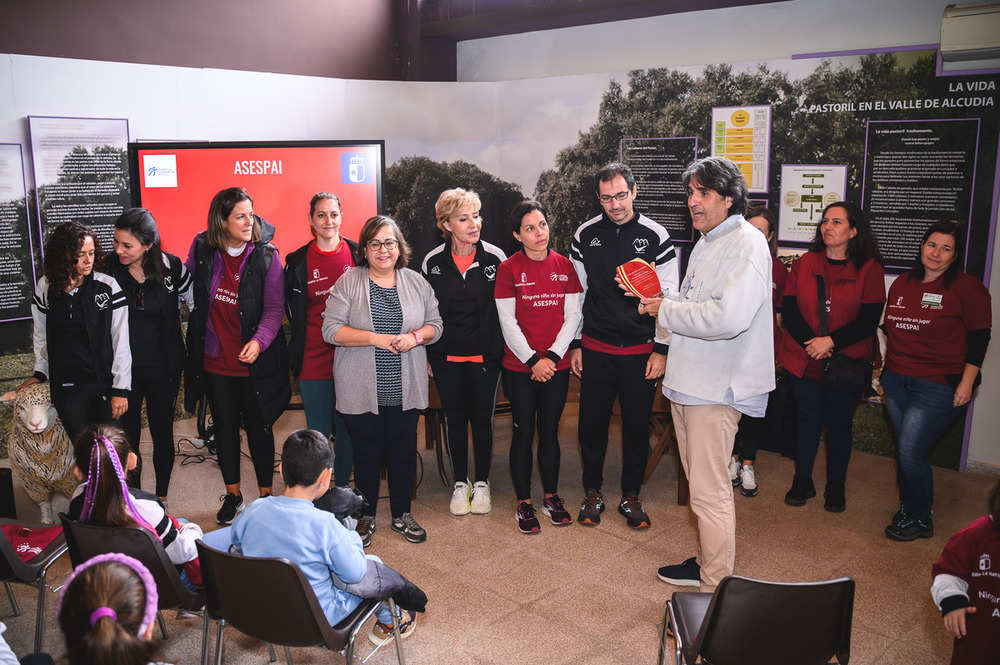 El CRA Valle de Alcudia estrena ‘Ninguna niña sin jugar'