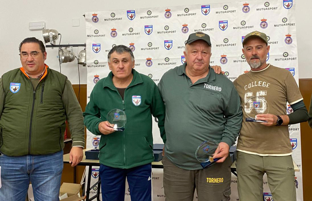 Los tres primeros clasificados en la categoría Veteranos.