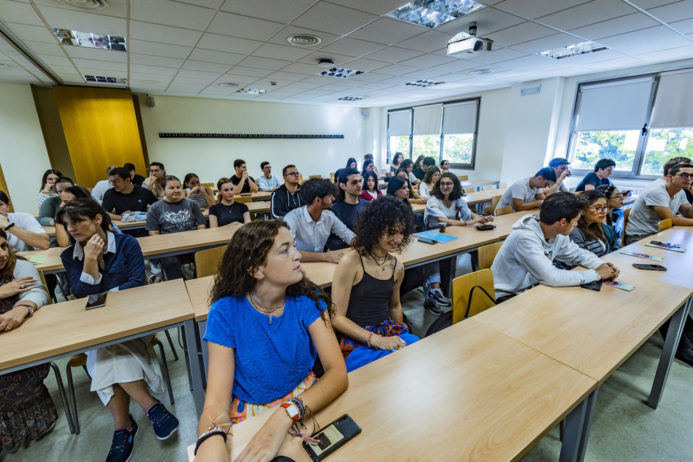 Charla de seguridad como bienvenida a los Erasmus