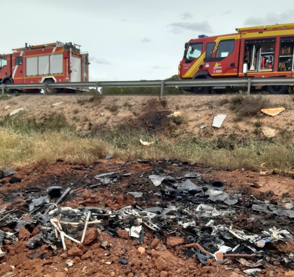 Fallece una persona al estrellarse una avioneta en Alcázar