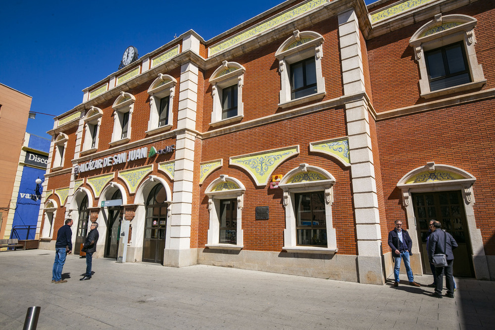 Renfe programa autobuses en la línea Albacete-Alcázar-Madrid