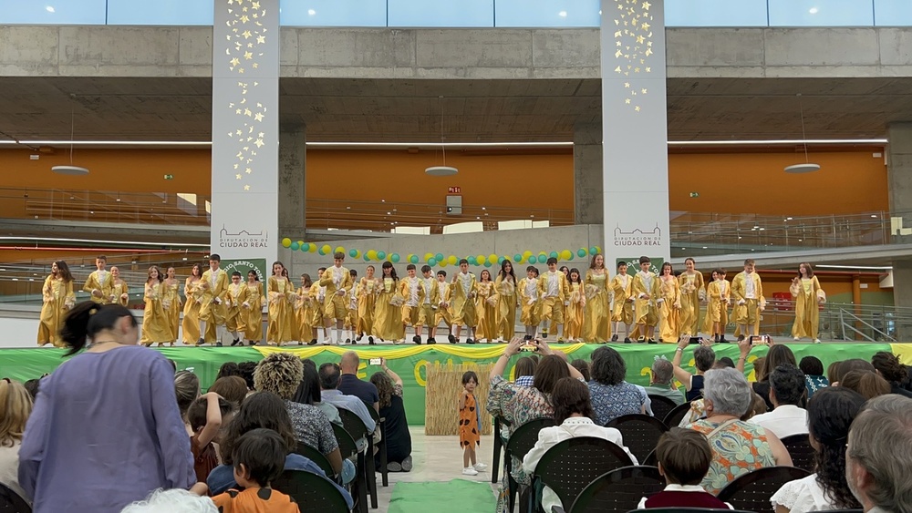 Multitudinaria fiesta de fin de curso del colegio Santo Tomás