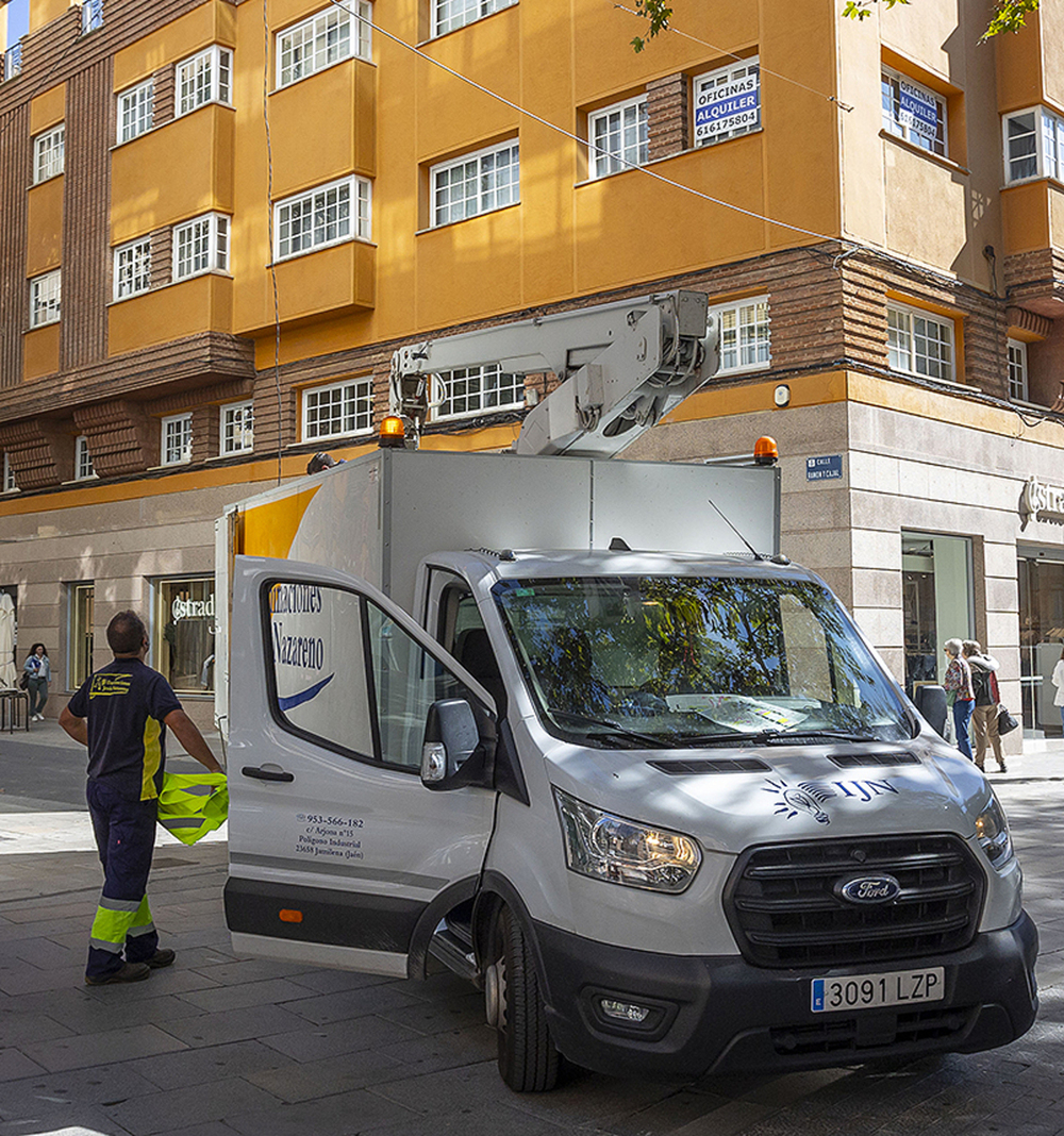 Comienza la instalación de  la iluminación de Navidad