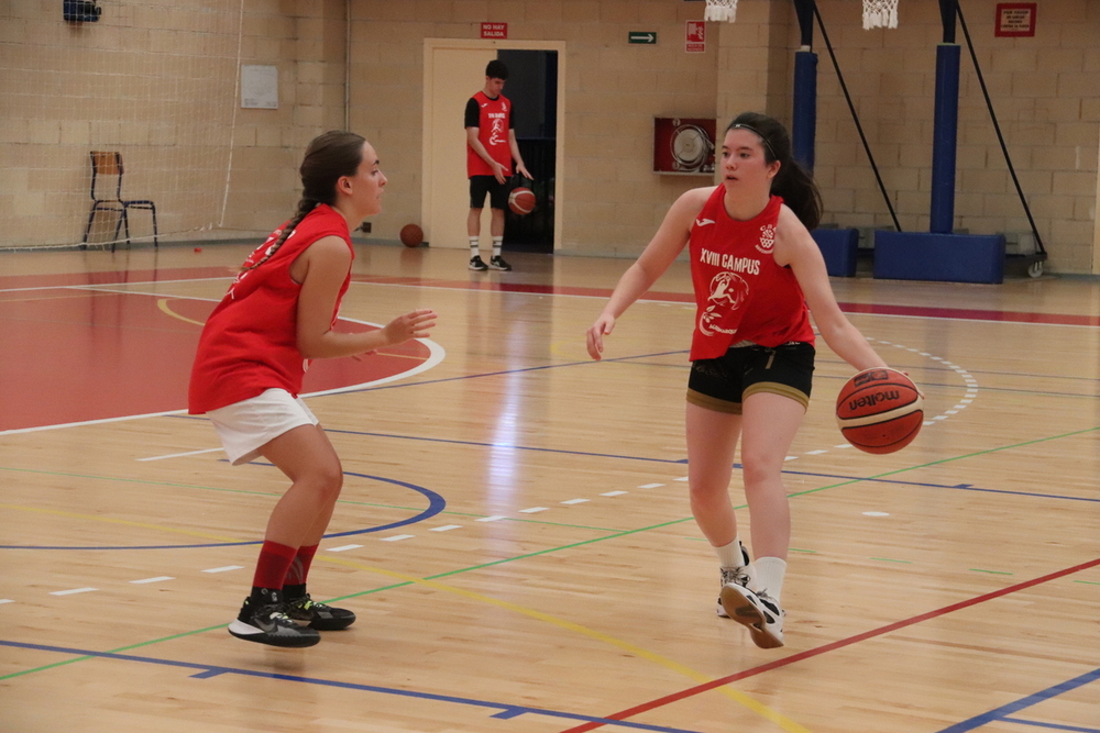 Baloncesto y mucha diversión en el campus del CB Manzanares

