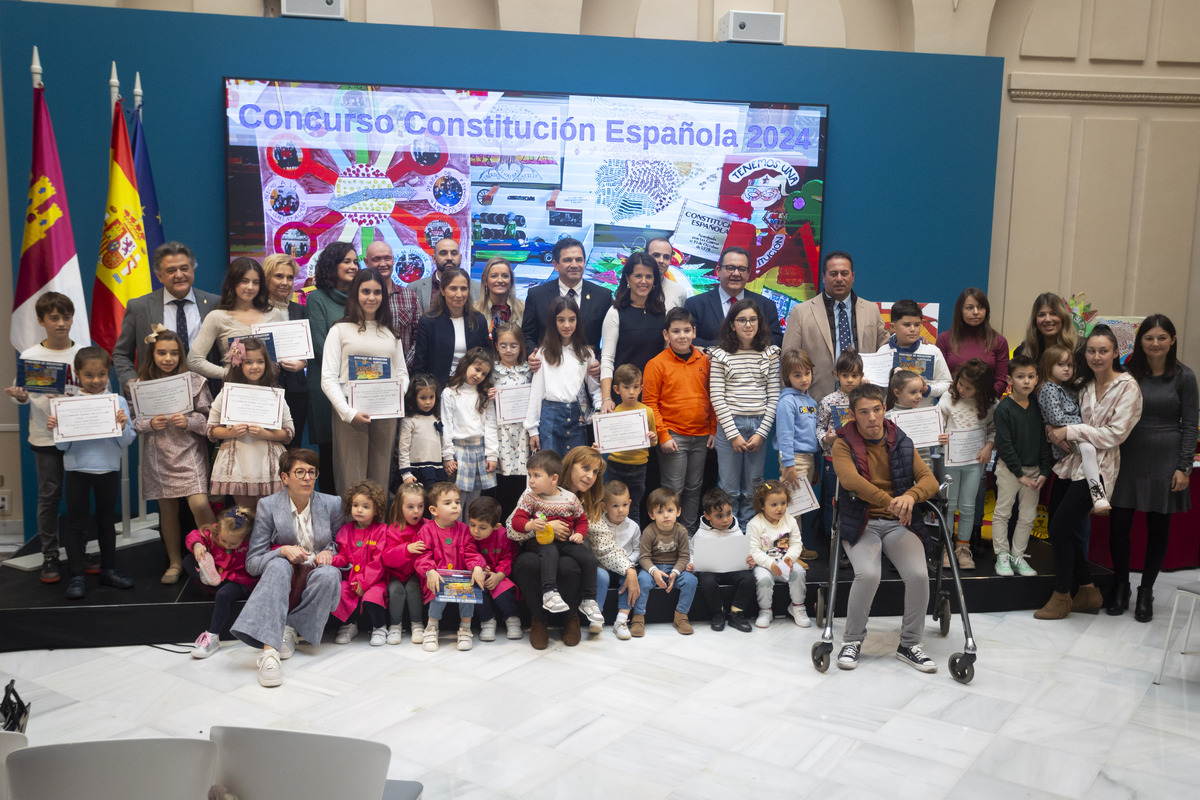 entrega de premios del concurso de redacción ilustrada sobre la constitución, Ana Pobes   / TOMÁS FERNÁNDEZ DE MOYA