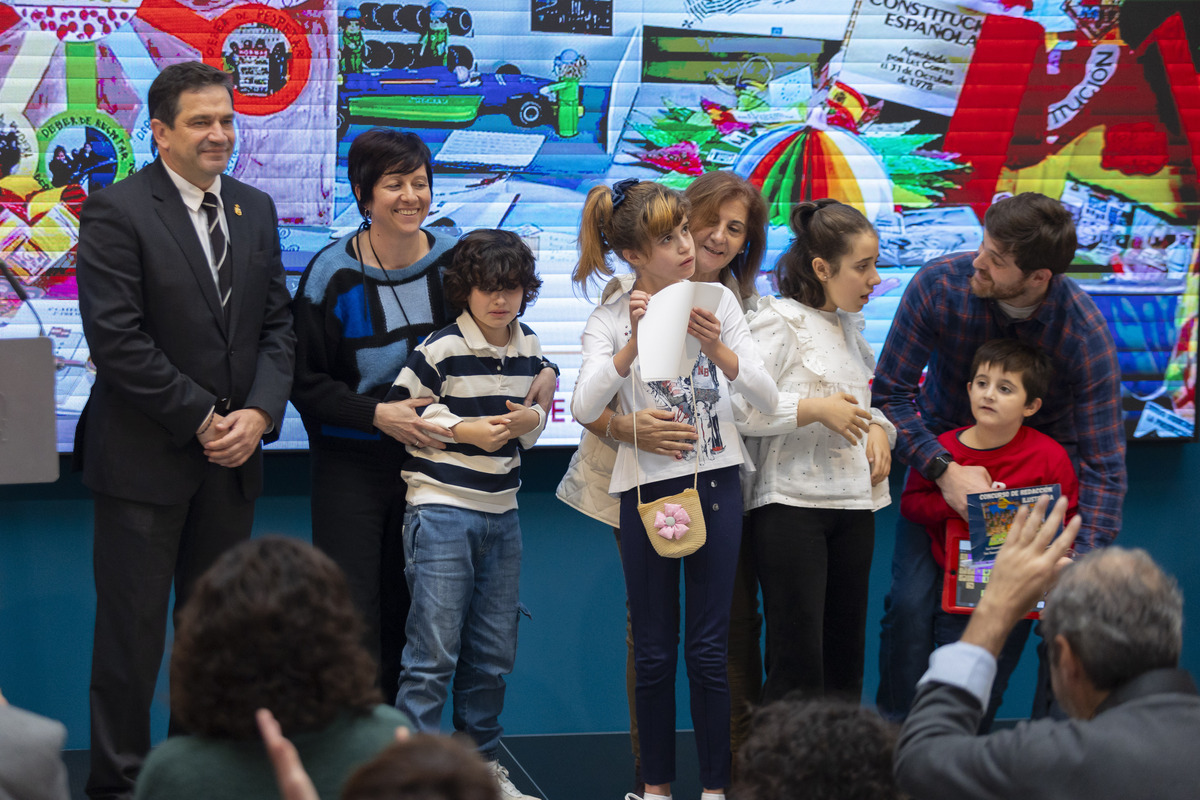 entrega de premios del concurso de redacción ilustrada sobre la constitución, Ana Pobes   / TOMÁS FERNÁNDEZ DE MOYA