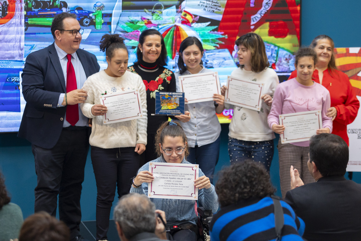 entrega de premios del concurso de redacción ilustrada sobre la constitución, Ana Pobes   / TOMÁS FERNÁNDEZ DE MOYA