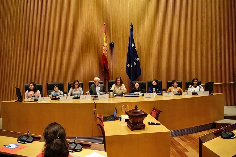 María lleva al Congreso la importancia de proteger la infancia