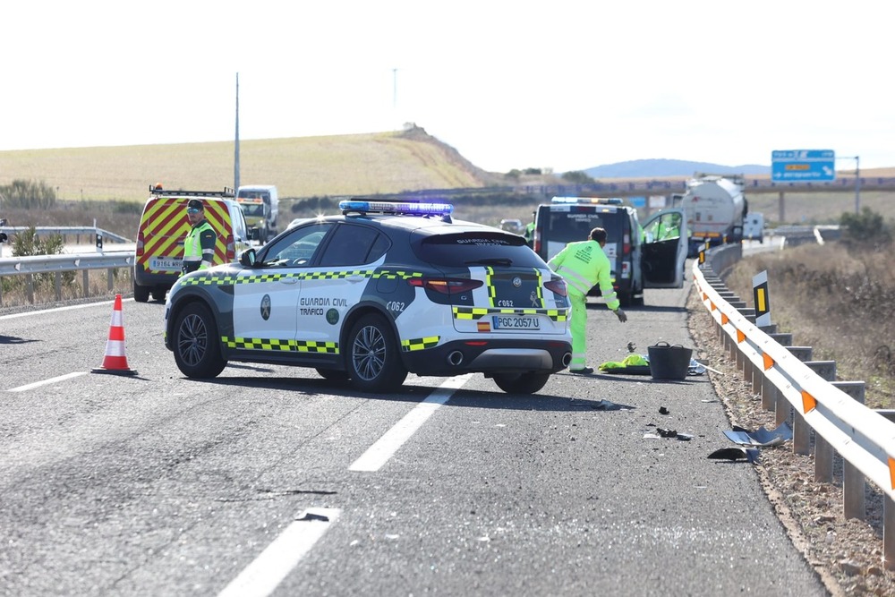 Fallece el conductor de una grúa arrollado por un camión