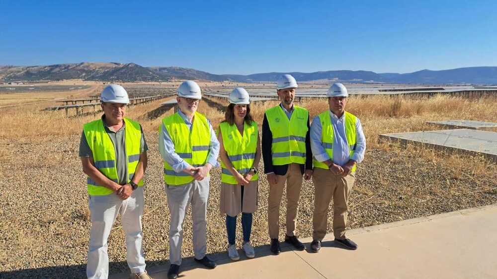 La Junta conoce uno de los mayores complejos fotovoltaicos