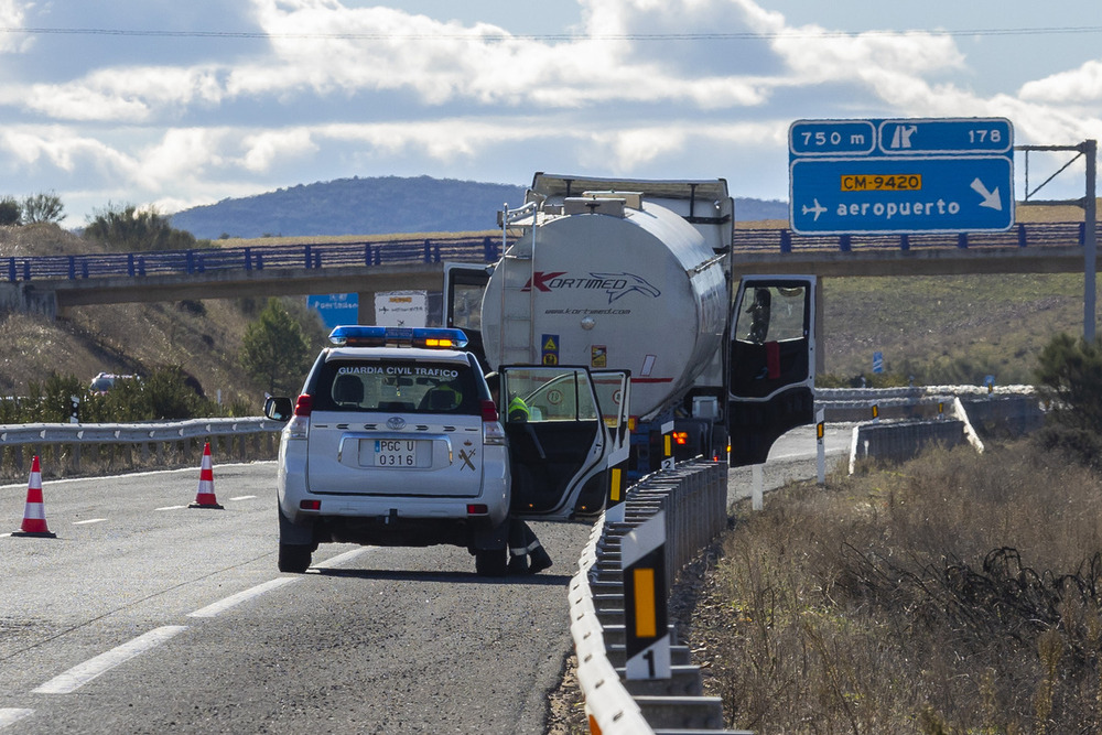 Fallece el conductor de una grúa arrollado por un camión