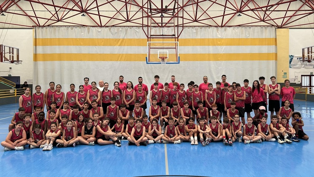 Participantes en el campus del Club Baloncesto Daimiel.