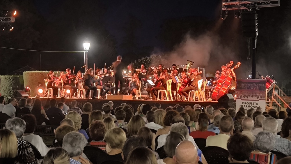 La Ofman le pone banda sonora a la noche en la Talaverana