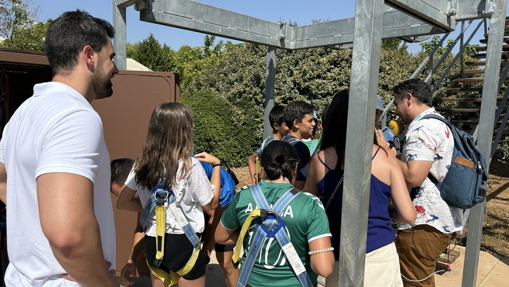 Visita de Pau Beltrán al Campamento Urbano de Infancia