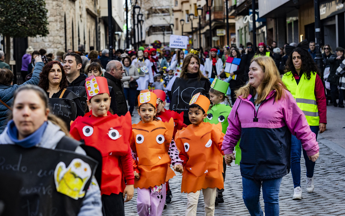 carnaval en ciudad real, desfile infantil de todos los colegios de ciudad real, en el primer desfile de carnaval de niños  / RUEDA VILLAVERDE