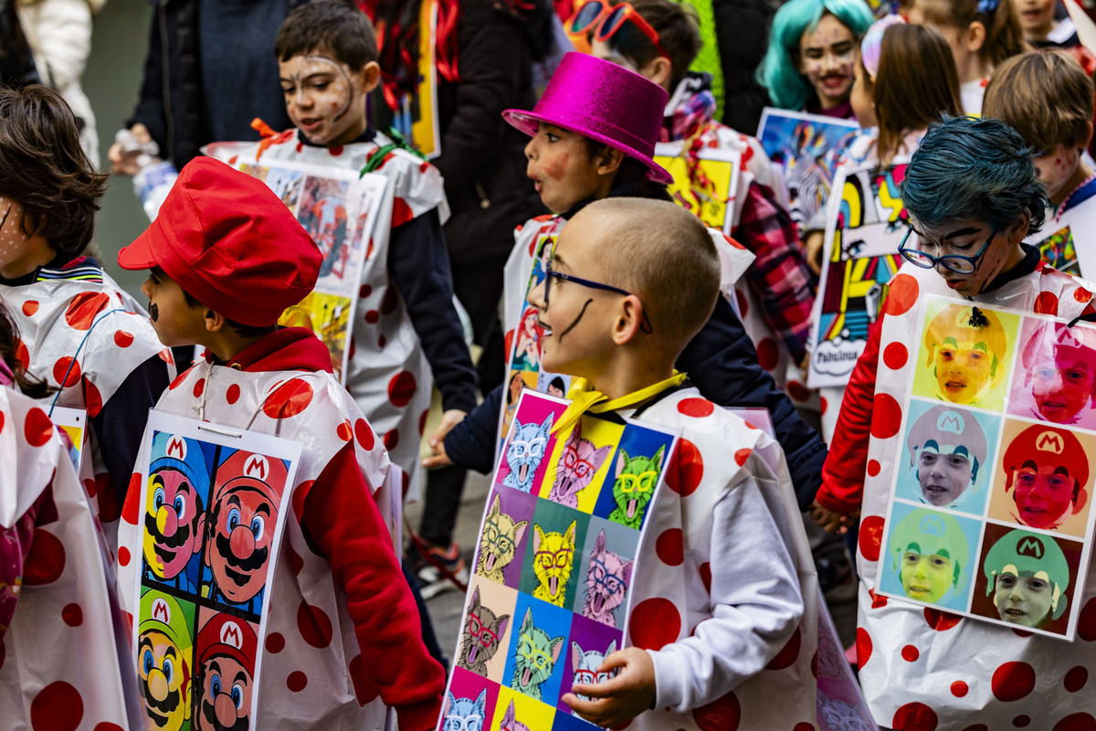 carnaval en ciudad real, desfile infantil de todos los colegios de ciudad real, en el primer desfile de carnaval de niños  / RUEDA VILLAVERDE