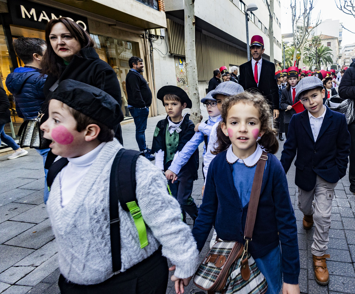 carnaval en ciudad real, desfile infantil de todos los colegios de ciudad real, en el primer desfile de carnaval de niños  / RUEDA VILLAVERDE