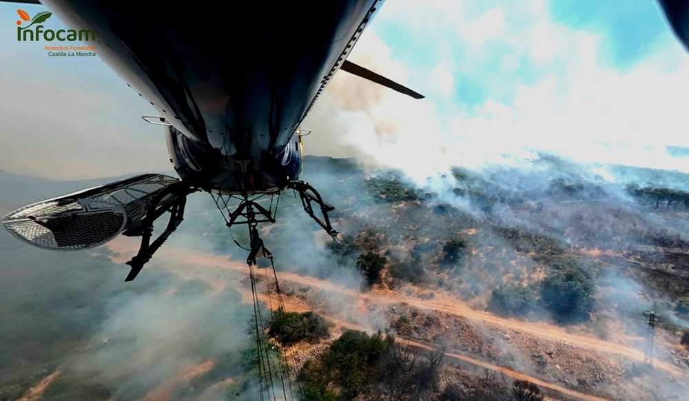 Más de cien personas intervienen en un incendio en Argamasilla