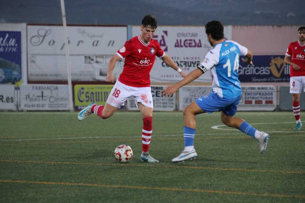 Una acción del derbi del Nuevo Campo.