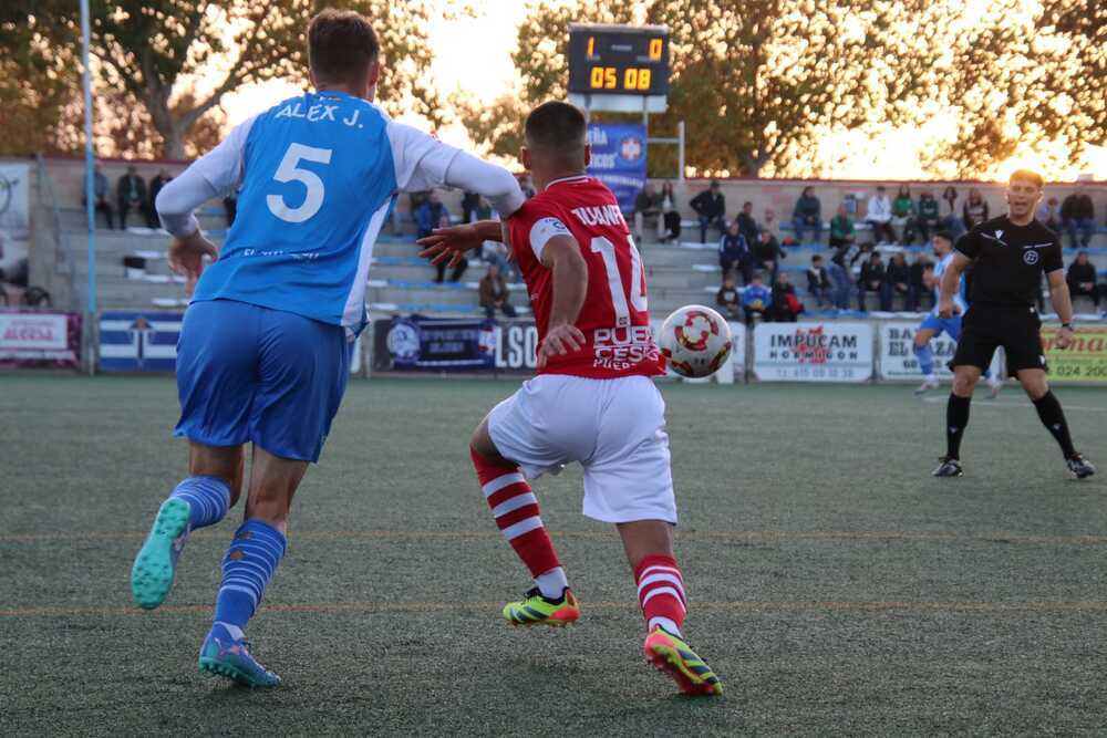 Una acción del derbi del Nuevo Campo.