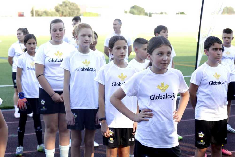 Alumnos en la inauguración del Campus de Fútbol de Miguelturra.