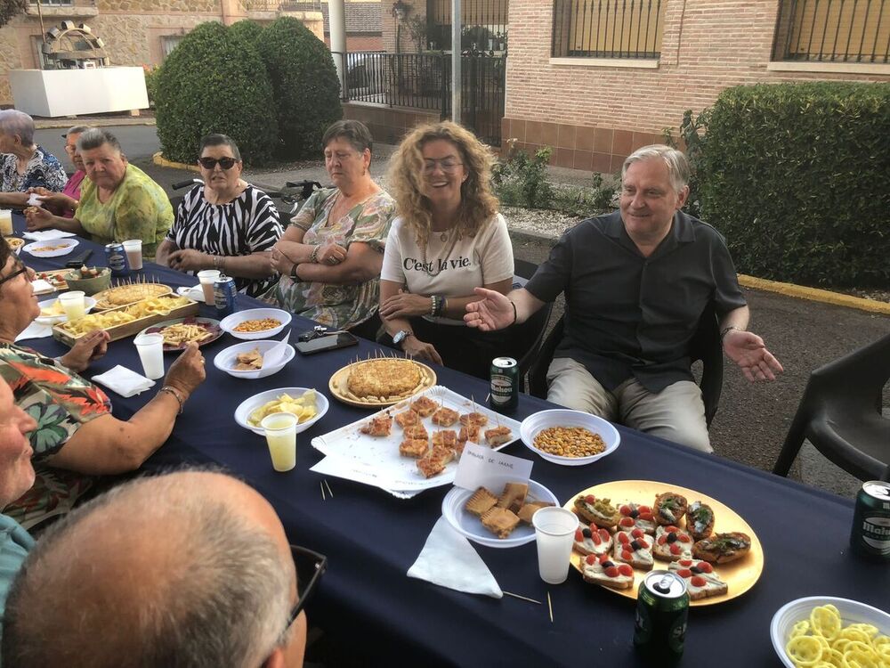 Los mayores toman el protagonismo en las Fiestas de Las Casas