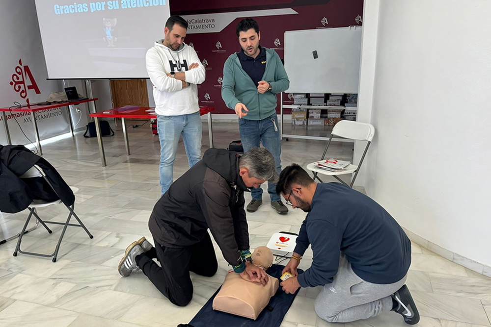 Formación sobre desfibriladores en Argamasilla de Calatrava