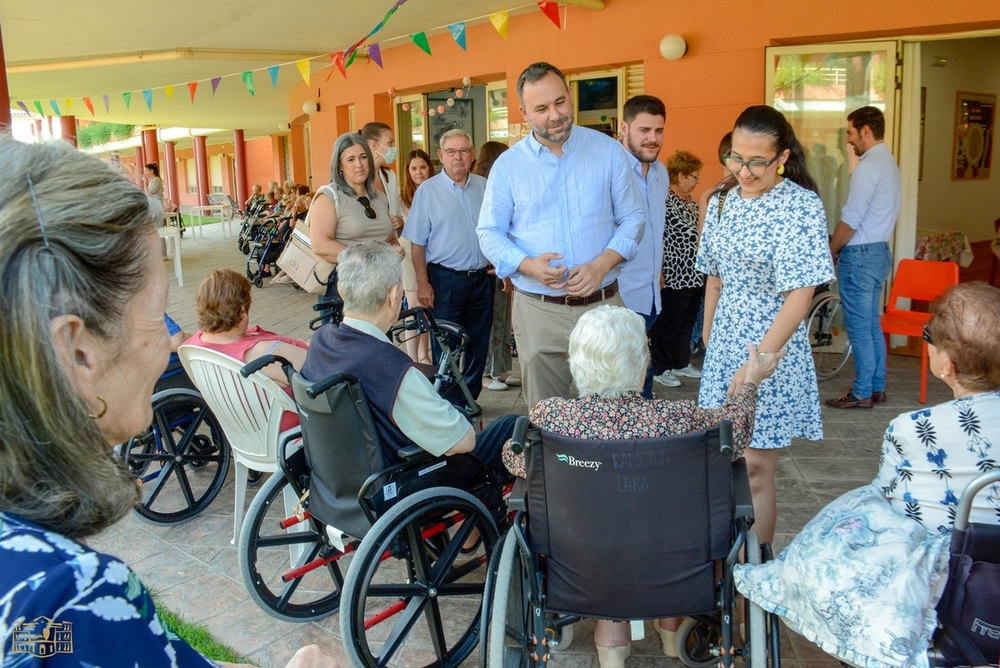 Navarro felicita la Feria a los usuarios de Elder 