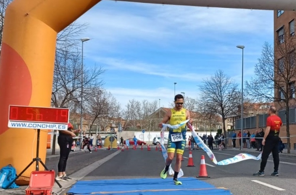 Daniel Arriero se proclama vencedor del Duatlón Urbano.