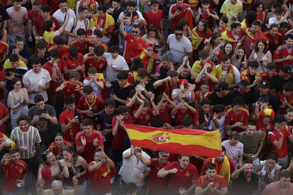 Ambientazo en la plaza Mayor para buscar la final